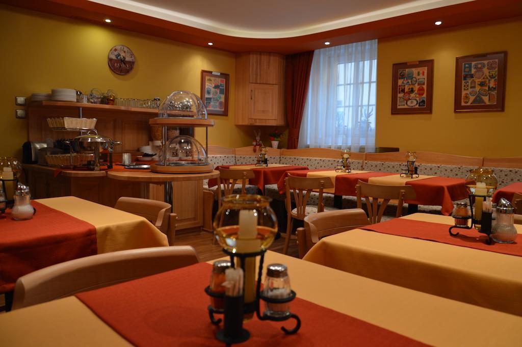 Duna Panzio Győr Extérieur photo